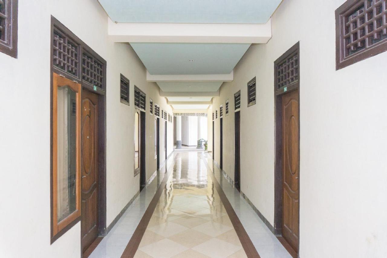 Reddoorz @ Tambolaka Sumba Hotel Lokokaki Exterior photo
