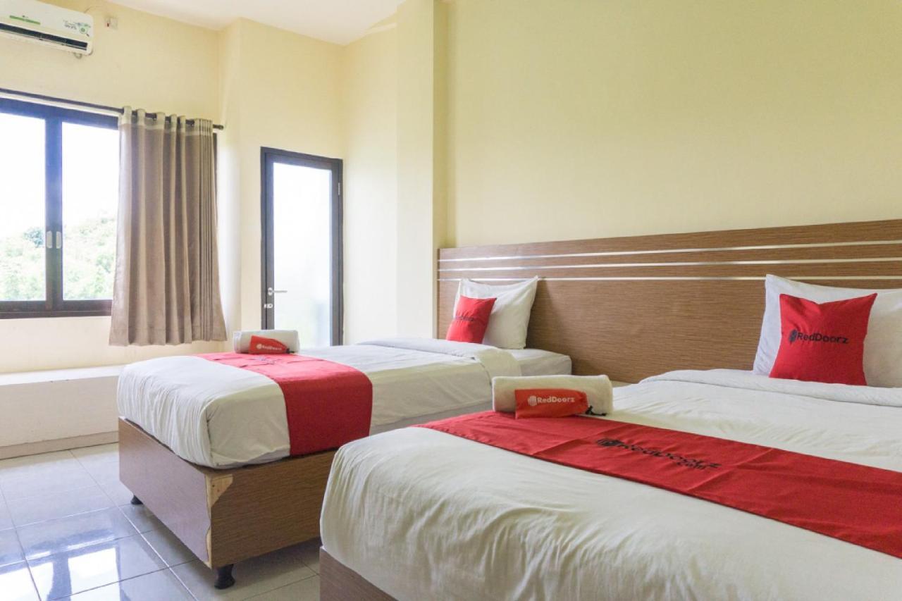 Reddoorz @ Tambolaka Sumba Hotel Lokokaki Exterior photo